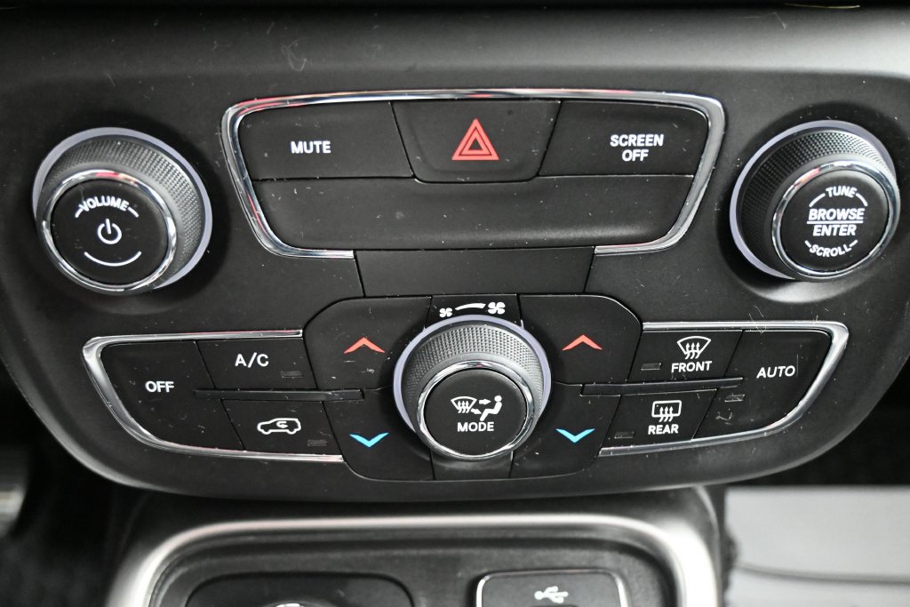 Used 2017 Jeep Compass Latitude w/ Popular Equipment Group AWD/4WD image 19