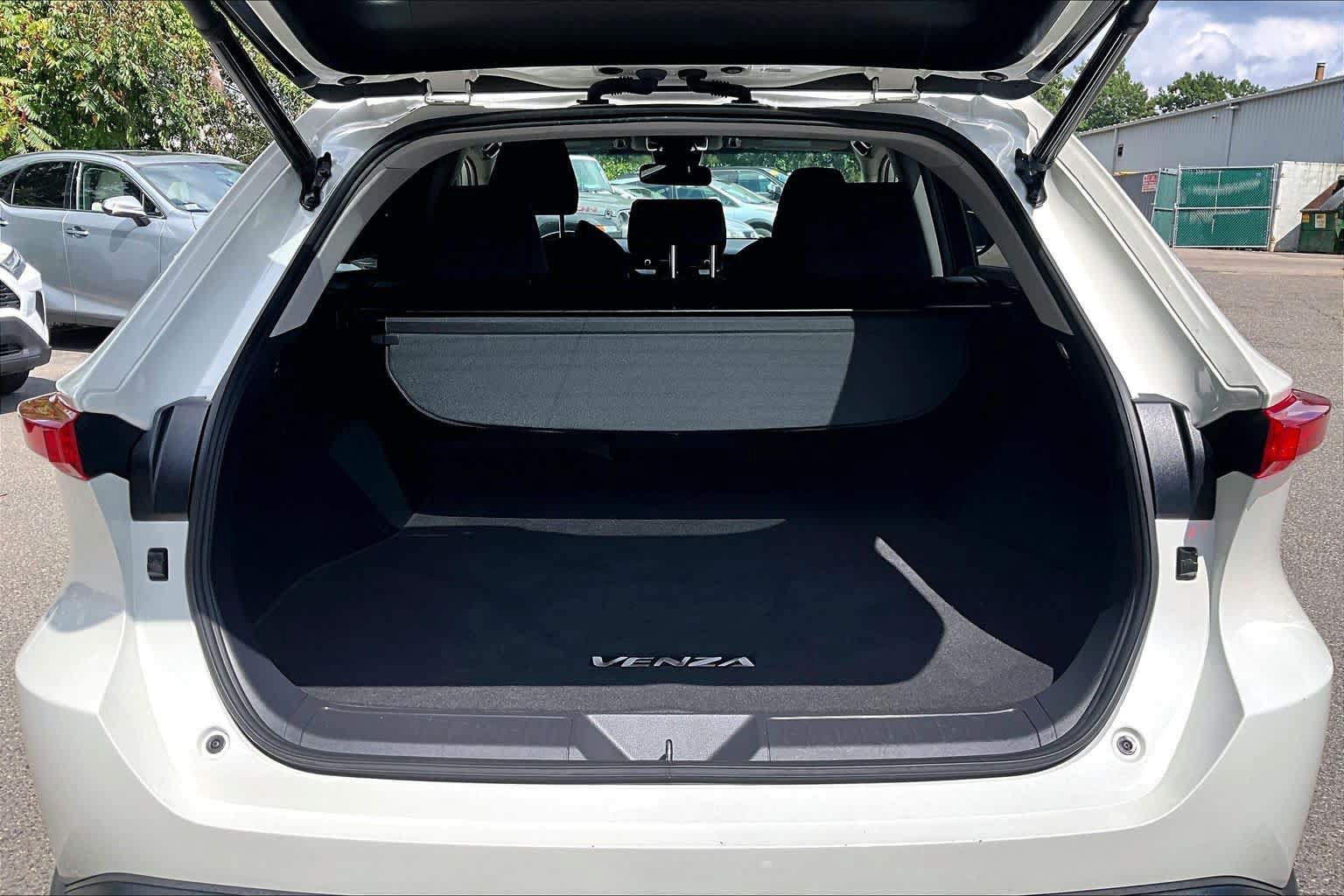 Used 2021 Toyota Venza LE w/ Carpet Mat Package (TMS) AWD/4WD image 30