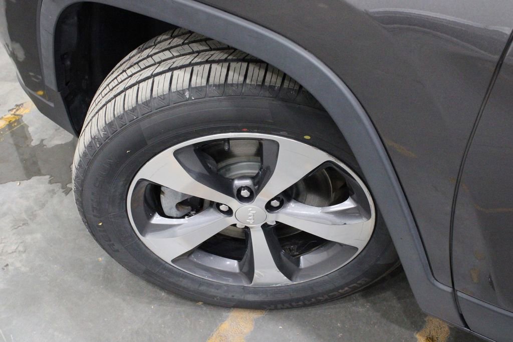 Used 2019 Jeep Cherokee Limited image 43