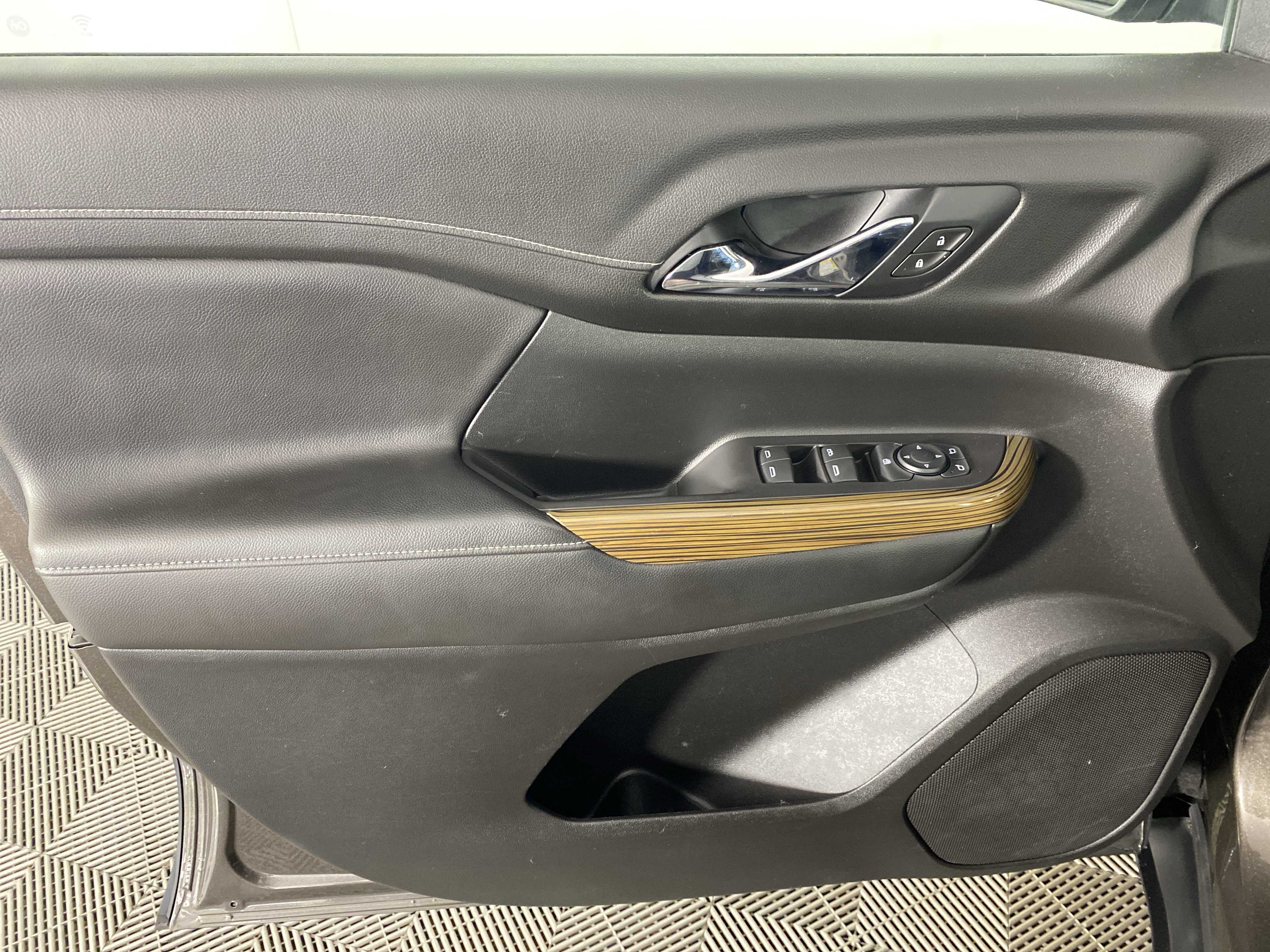 Used 2020 GMC Acadia SLE AWD/4WD image 12