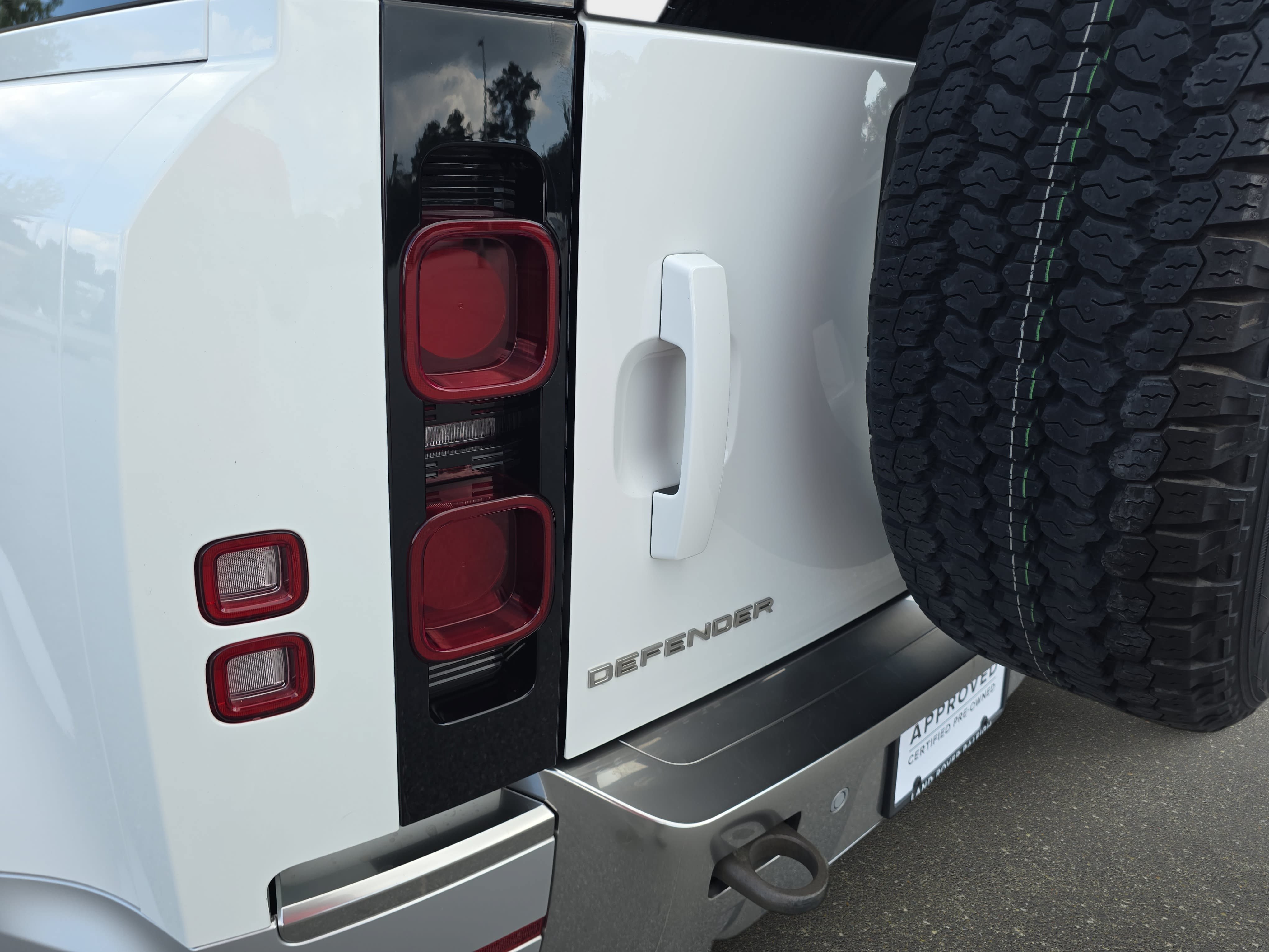 Certified 2023 Land Rover Defender 110 S AWD/4WD image 35