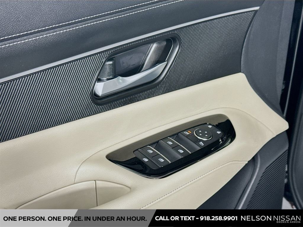 Certified 2025 Nissan Murano SV image 17