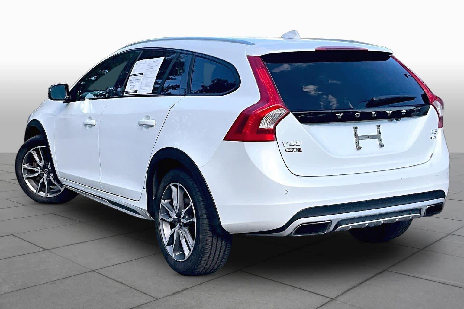 Used 2018 Volvo V60 T5 Cross Country w/ Convenience Package AWD/4WD image 12