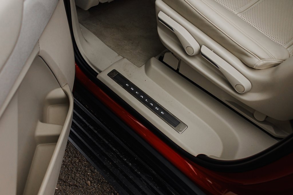 Used 2023 Cadillac Escalade ESV Premium Luxury Platinum w/ LPO, Radiant Package image 48