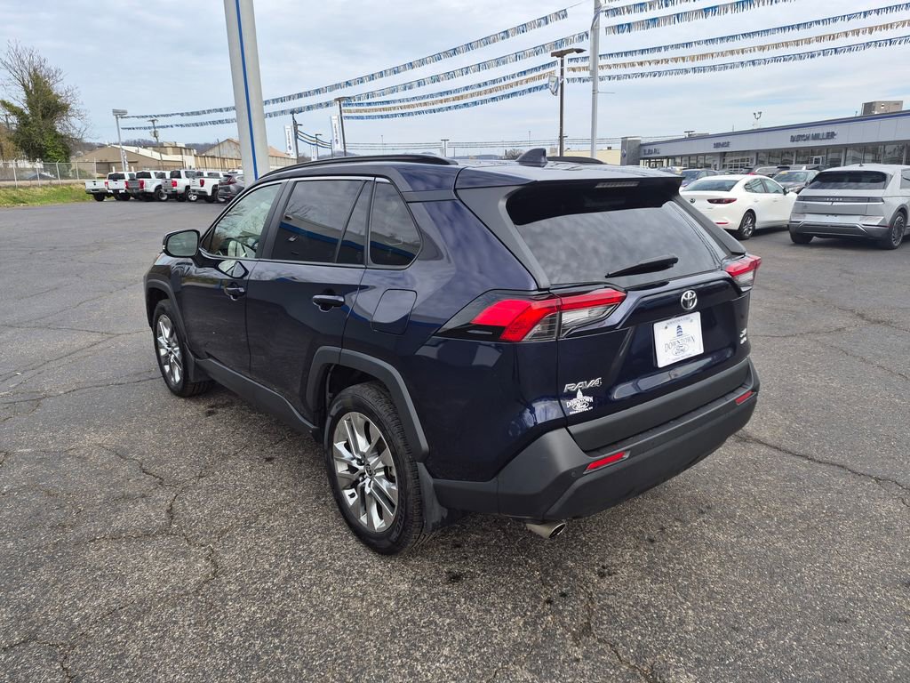 Used 2021 Toyota RAV4 XLE Premium image 5