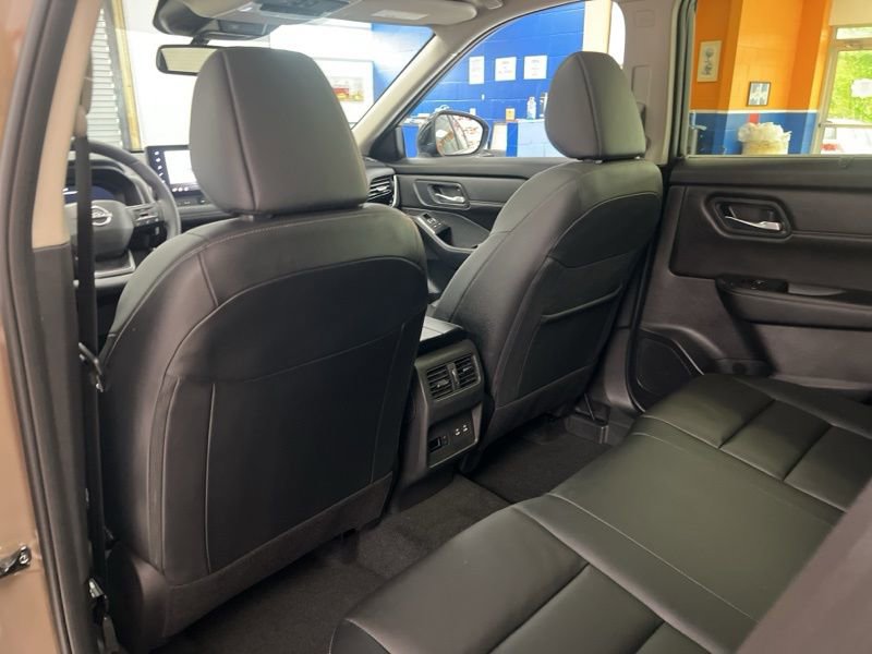 Used 2025 Nissan Rogue SL w/ SL Premium Package AWD/4WD image 17