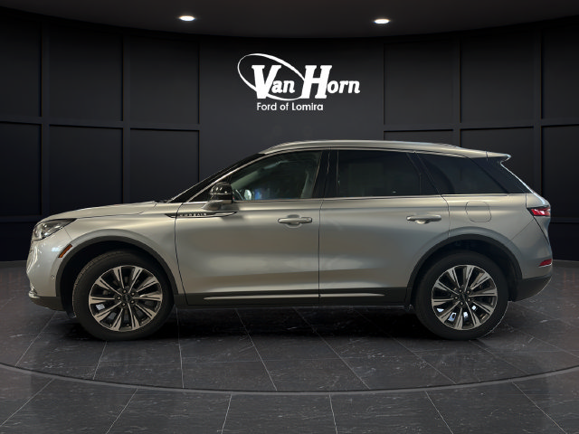 Used 2022 Lincoln Corsair Reserve w/ Equipment Group 201A AWD/4WD image 4