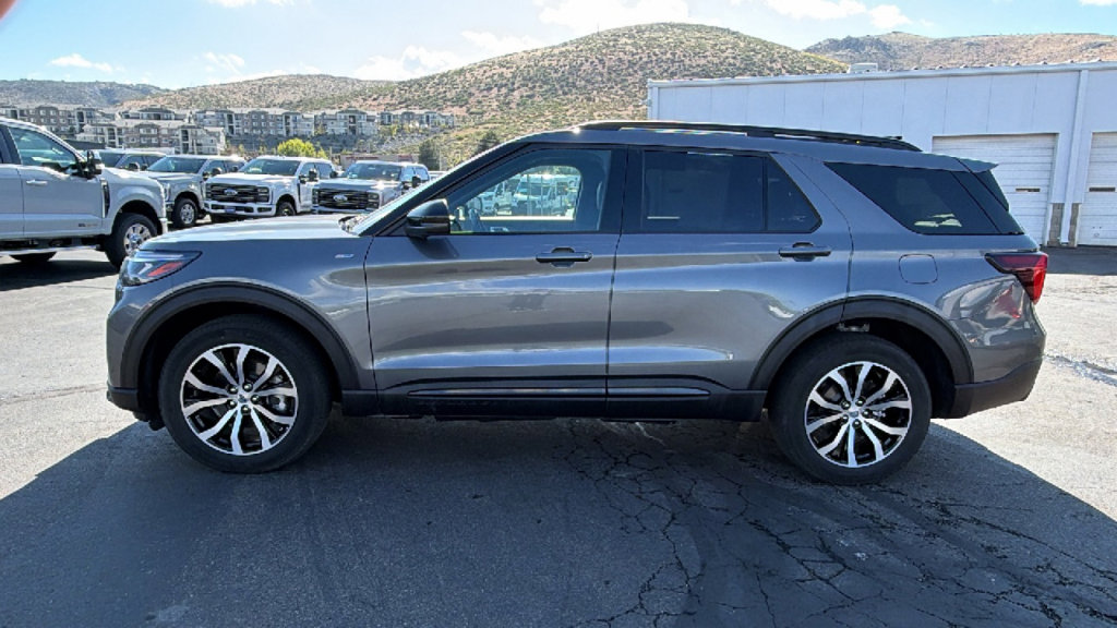 Used 2025 Ford Explorer ST-Line AWD/4WD image 6