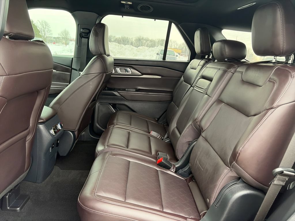 Used 2025 Ford Explorer Platinum AWD/4WD image 36