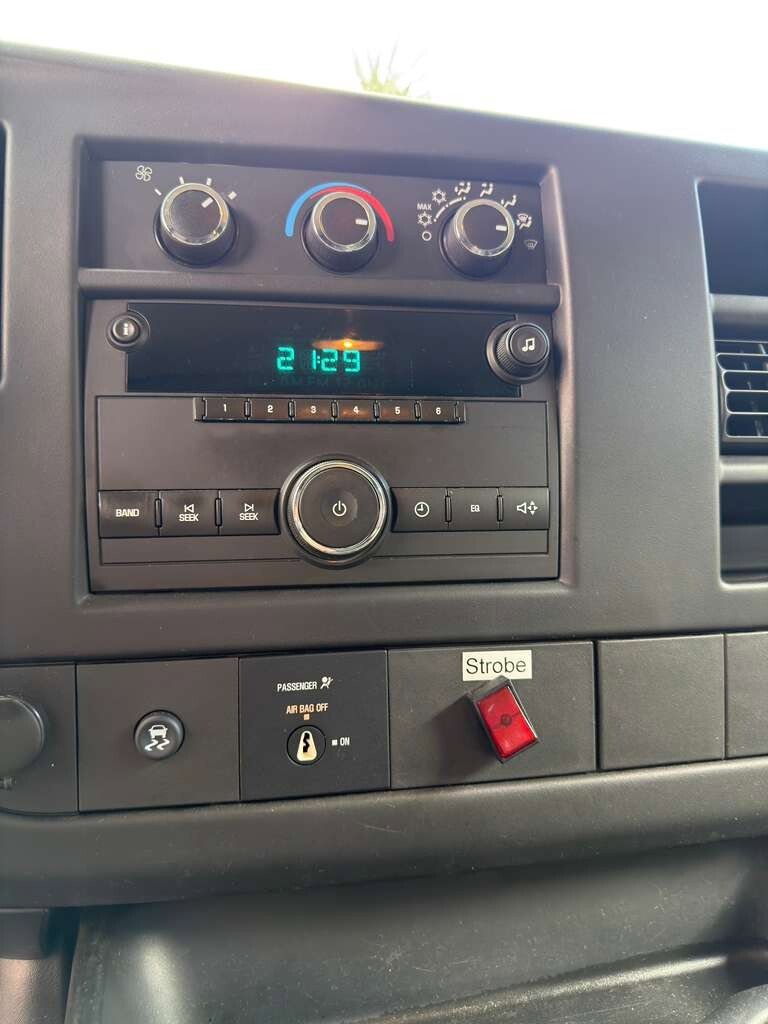 Used 2011 Chevrolet Express 2500 image 17