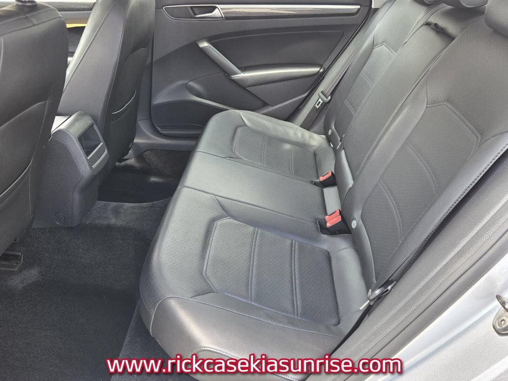 Used 2018 Volkswagen Passat 2.0T SE FWD image 11