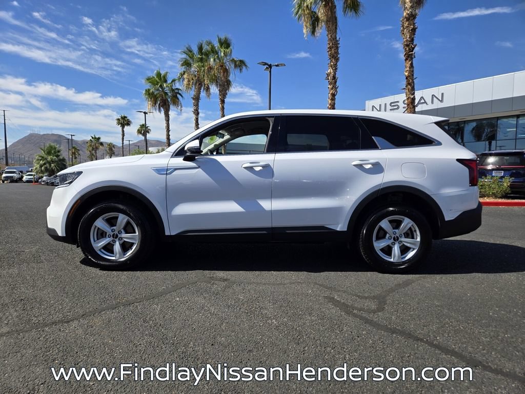 Used 2022 Kia Sorento LX AWD/4WD image 3