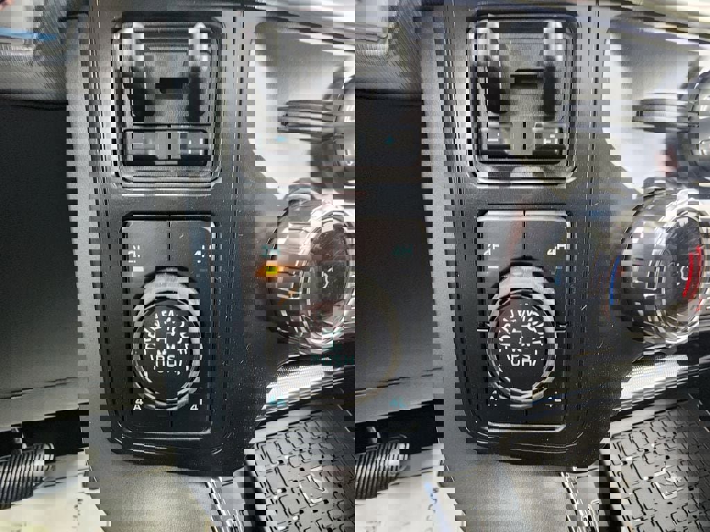 New 2025 Ford F150 Lariat w/ Equipment Group 502A High image 29