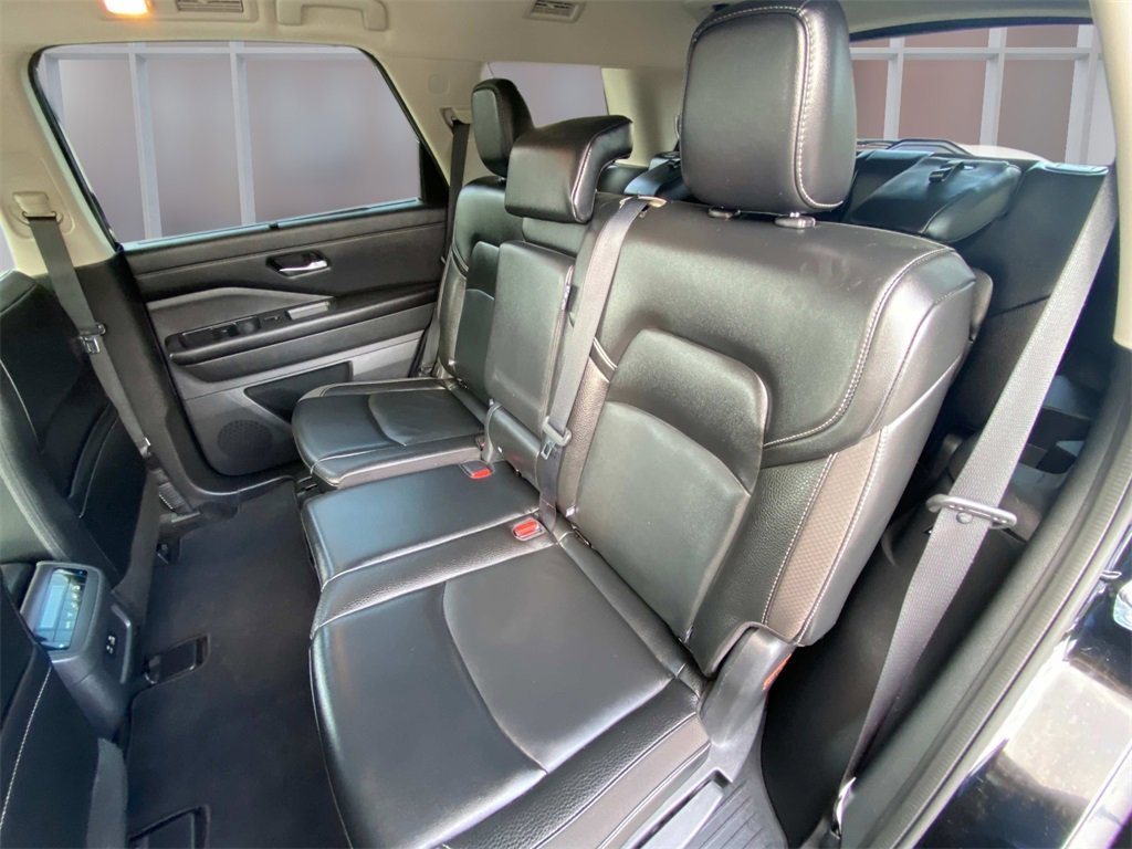 Used 2023 Nissan Pathfinder SL w/ Black Appearance Package image 15