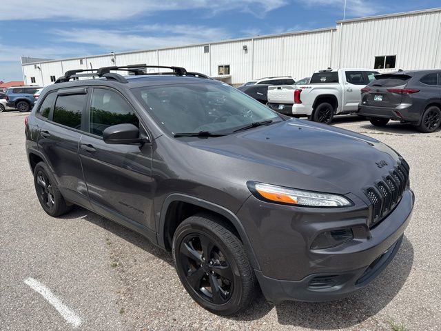Used 2017 Jeep Cherokee Sport image 2