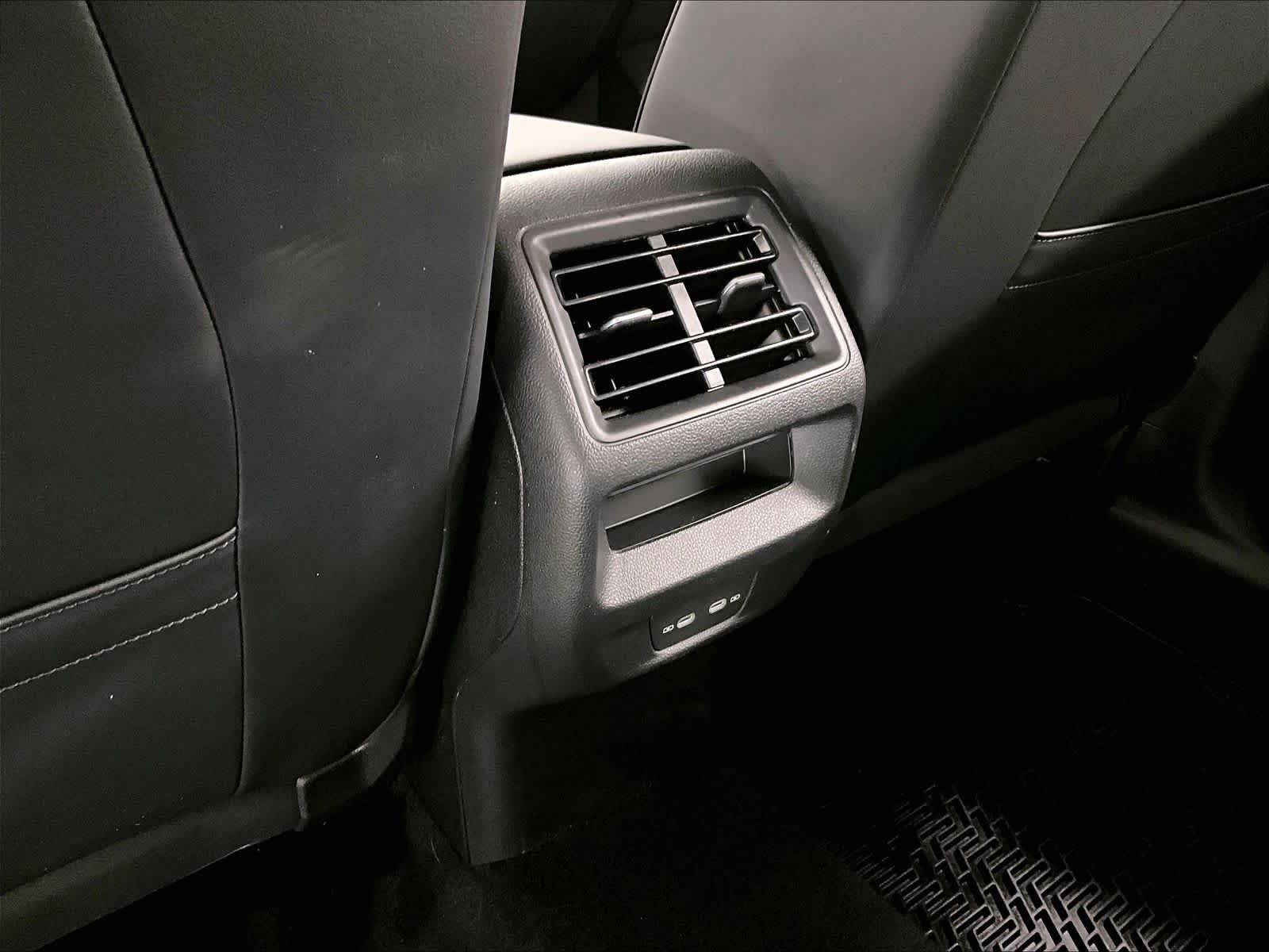 Certified 2025 Volkswagen Tiguan SE FWD image 35