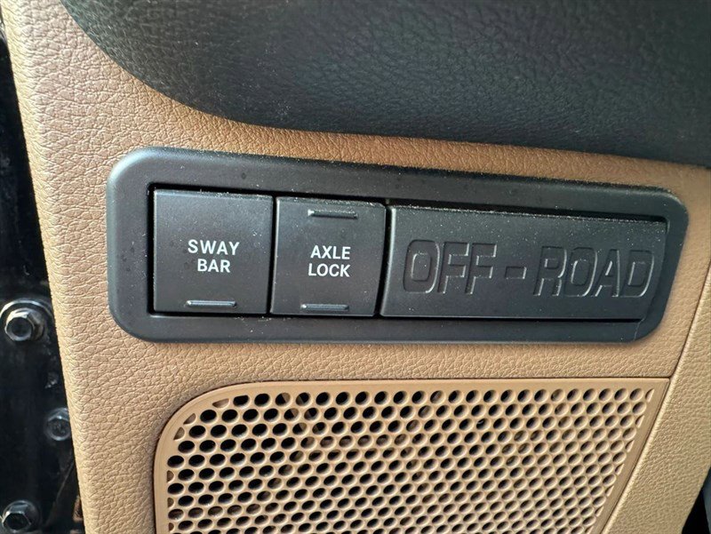 Used 2015 Jeep Wrangler Unlimited Rubicon w/ Connectivity Group image 22