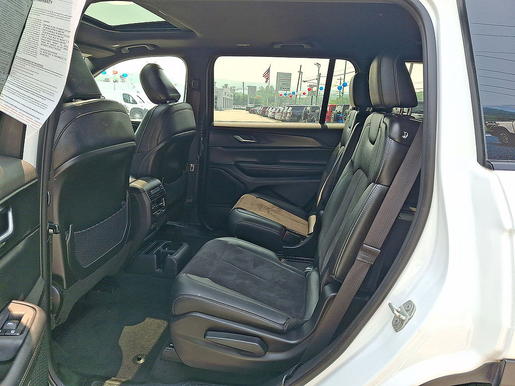 Used 2023 Jeep Grand Cherokee L Altitude AWD/4WD image 20