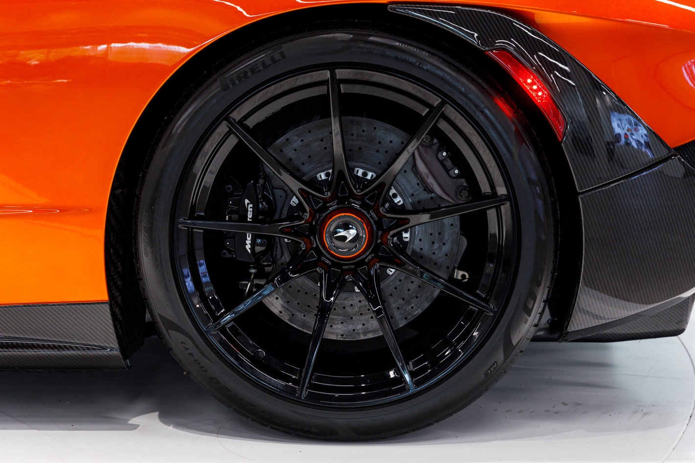 Used 2019 McLaren Senna RWD image 11