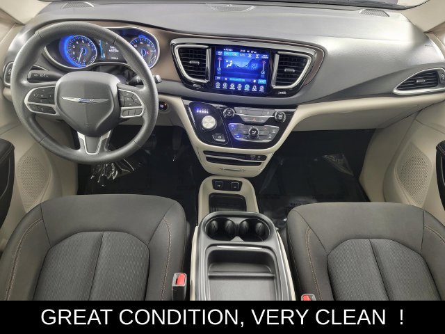 Used 2017 Chrysler Pacifica Touring Plus w/ Tire & Wheel Group FWD image 20