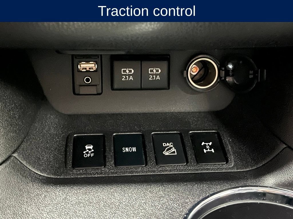Used 2018 Toyota Highlander XLE AWD/4WD image 12