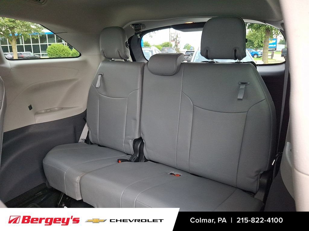 Used 2023 Toyota Sienna XLE AWD/4WD image 14