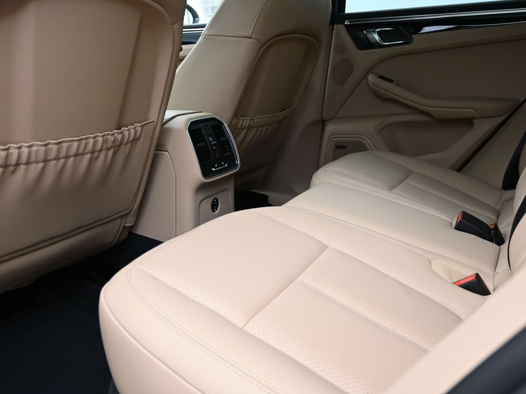 Certified 2026 Porsche Macan AWD/4WD image 22