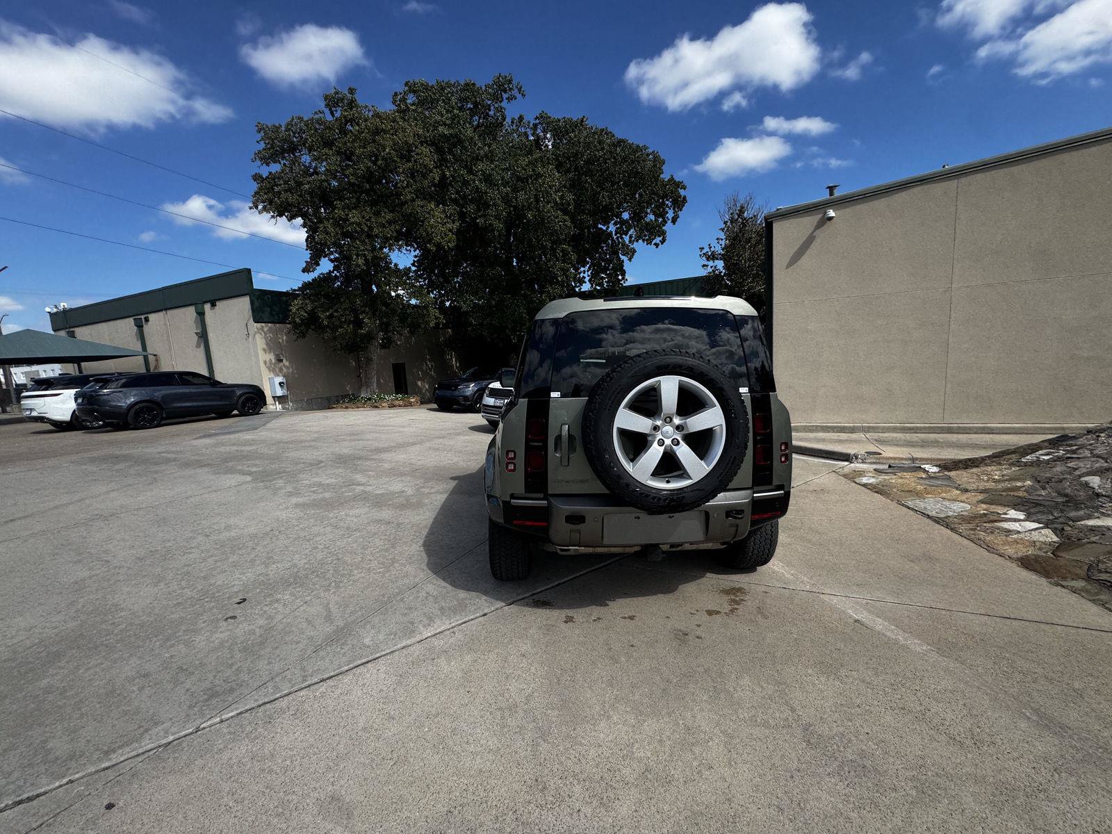 Certified 2025 Land Rover Defender 110 X-Dynamic SE AWD/4WD image 6