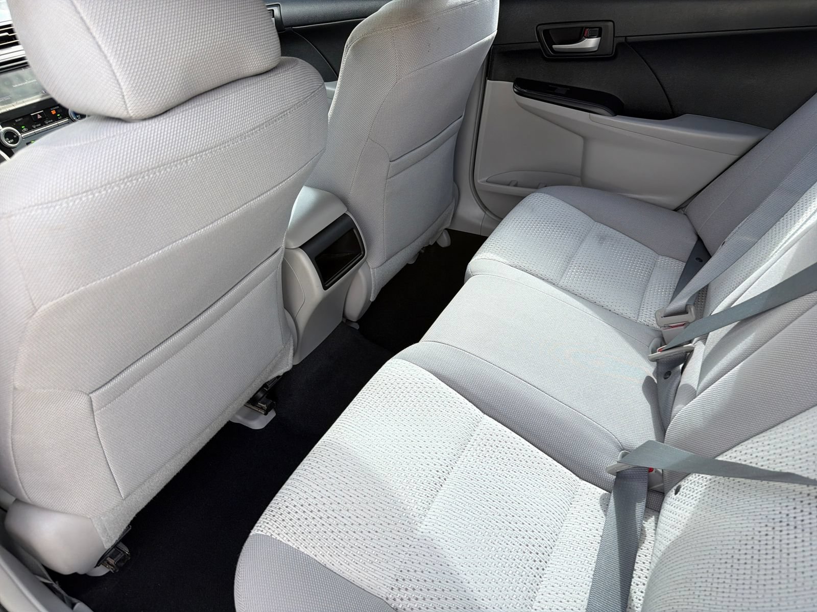 Used 2014 Toyota Camry LE FWD image 29