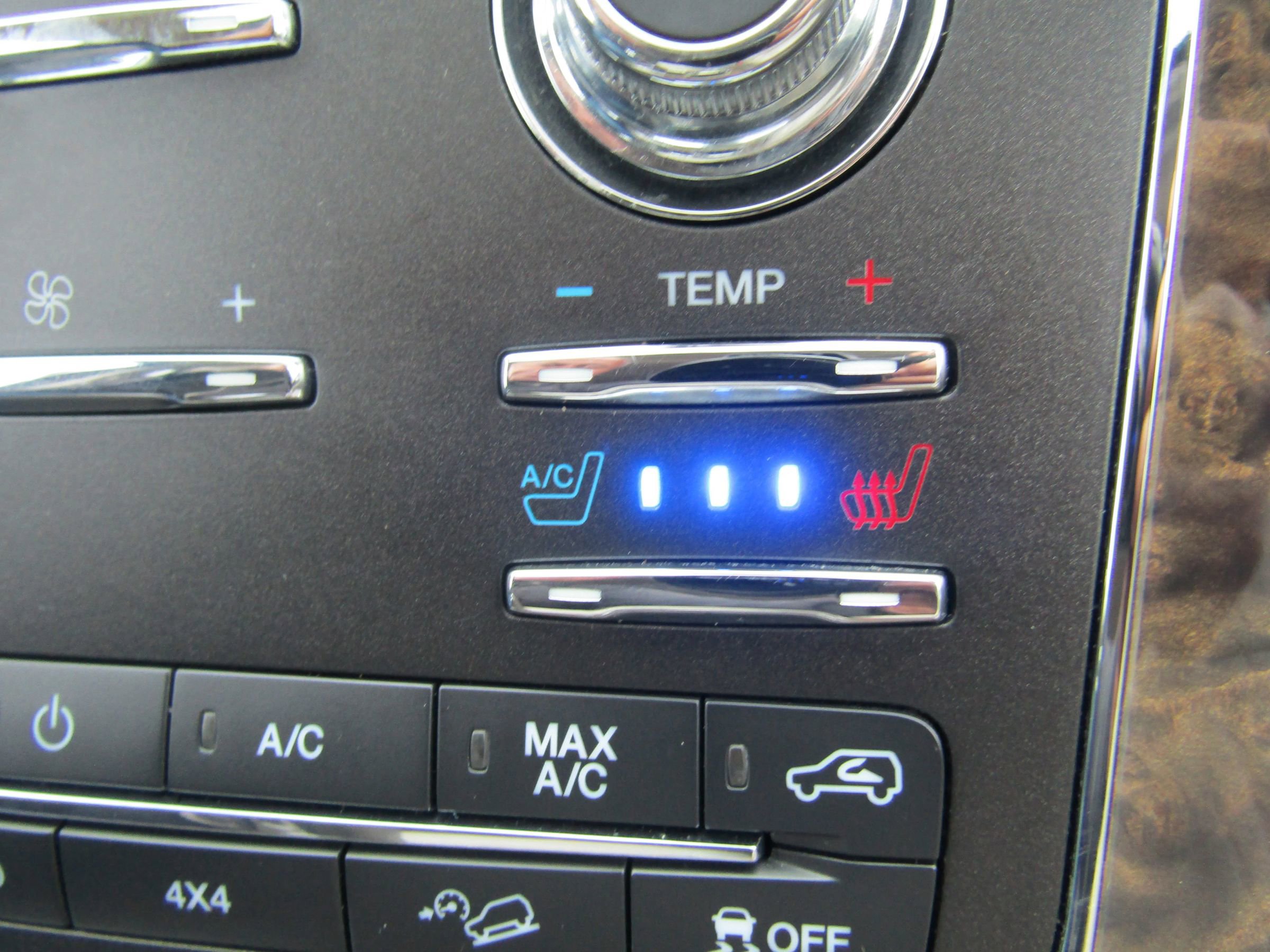 Used 2016 Lincoln Navigator L Select AWD/4WD image 38