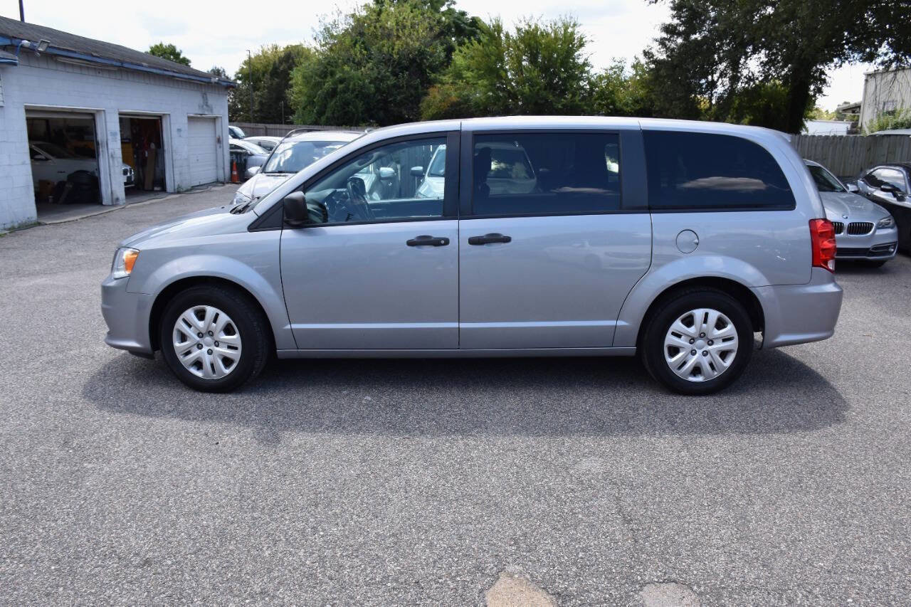 Used 2019 Dodge Grand Caravan SE image 2