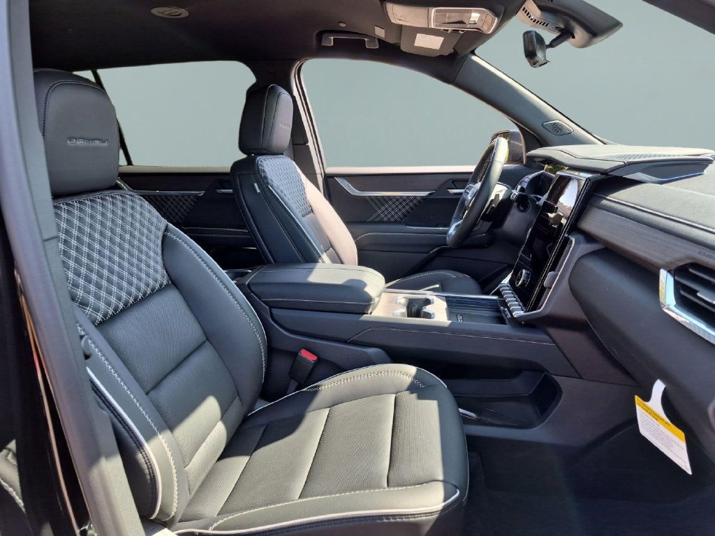 New 2026 GMC Acadia Denali w/ Super Cruise Package FWD image 28