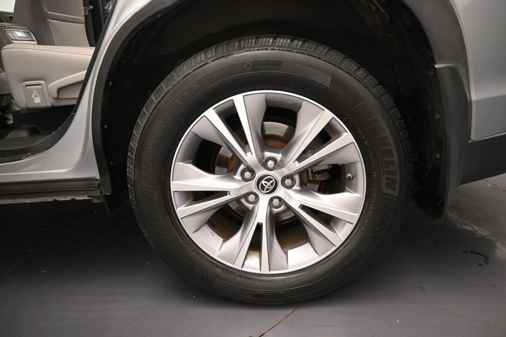 Used 2016 Toyota Highlander Plus AWD/4WD image 33