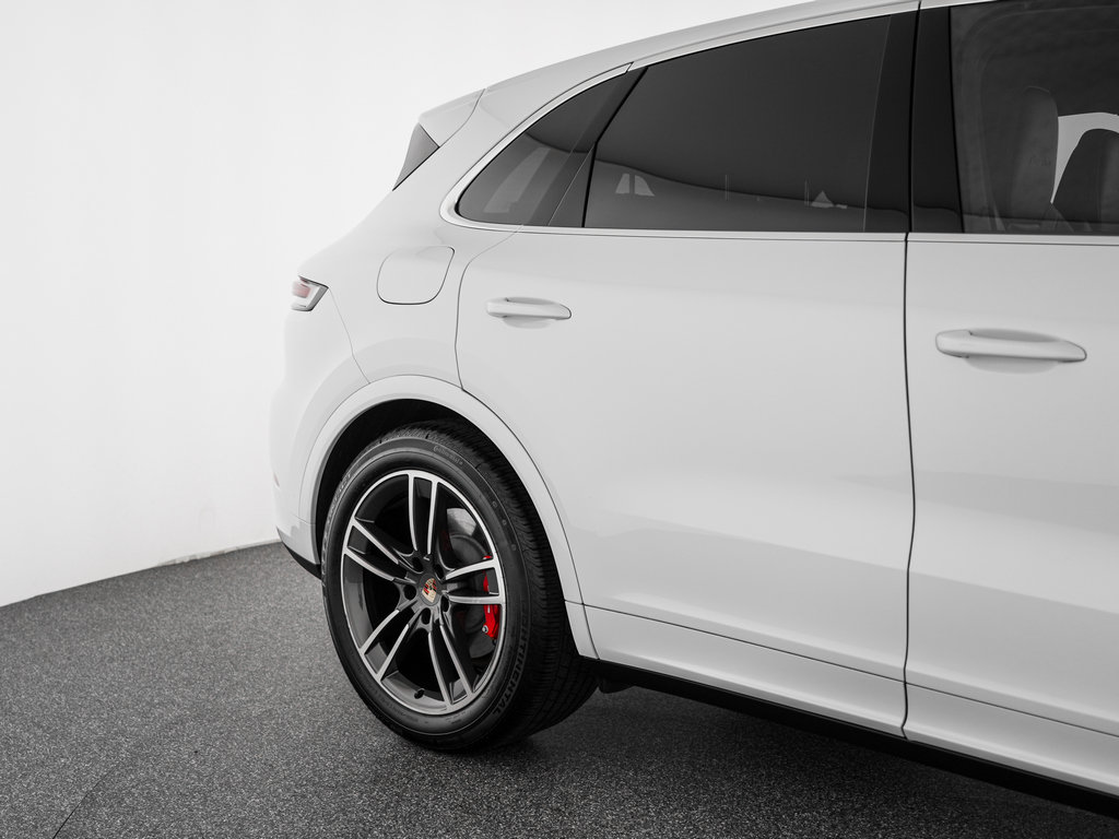 Used 2024 Porsche Cayenne Turbo AWD/4WD image 45