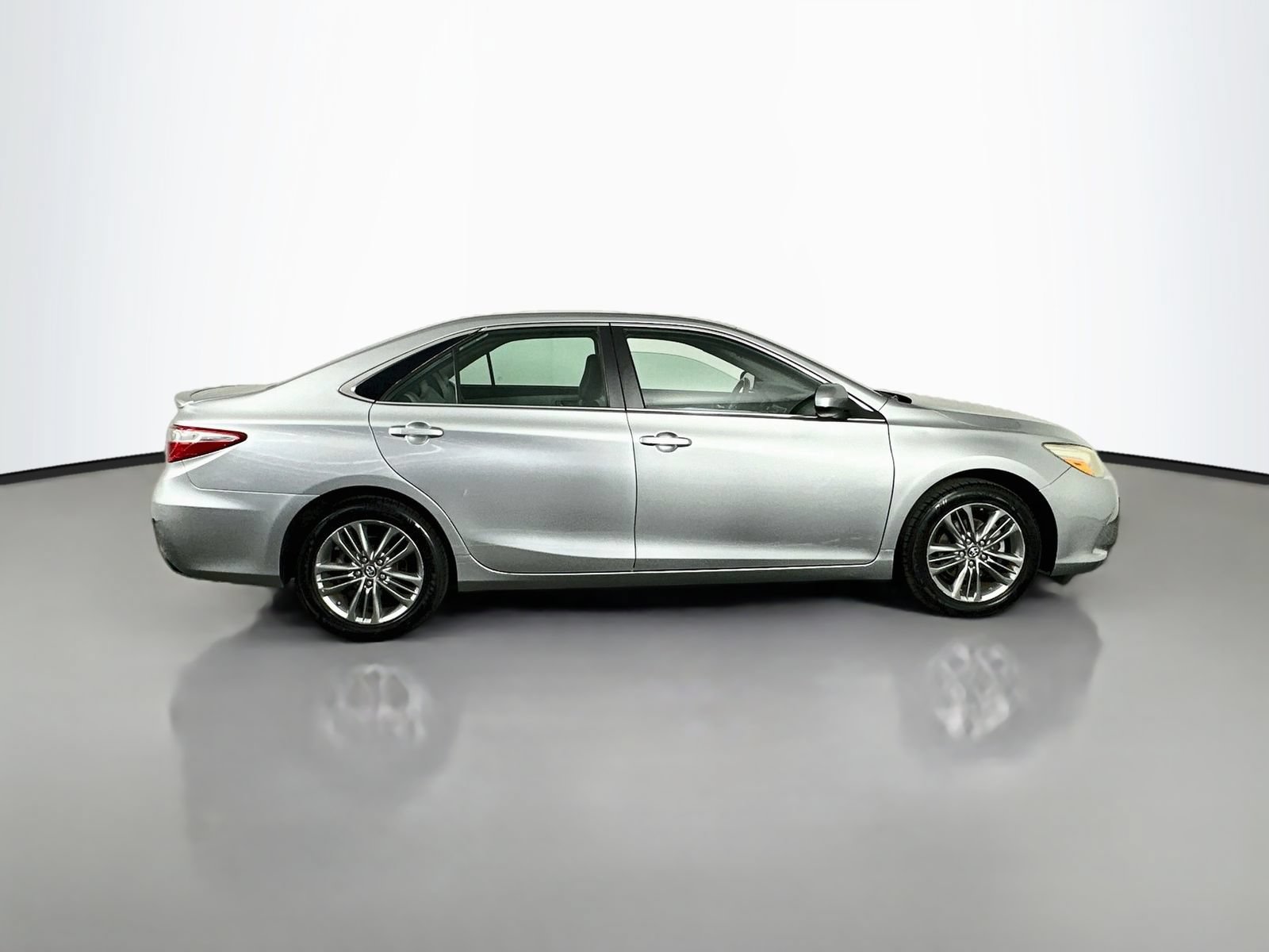 Used 2016 Toyota Camry SE FWD image 8