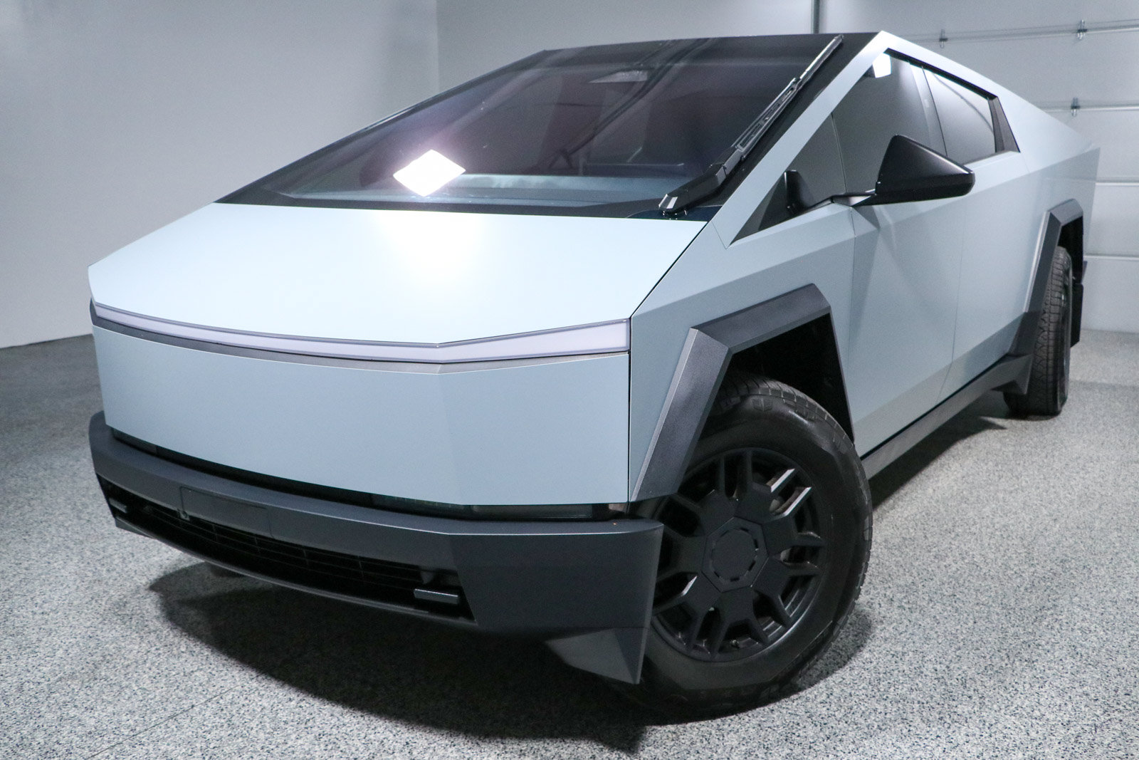 Used 2024 Tesla Cybertruck AWD Crew Cab image 27