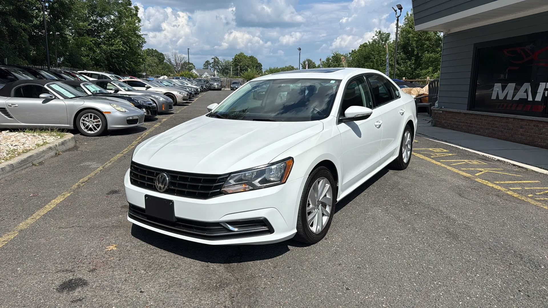Used 2018 Volkswagen Passat 2.0T SE FWD image 1