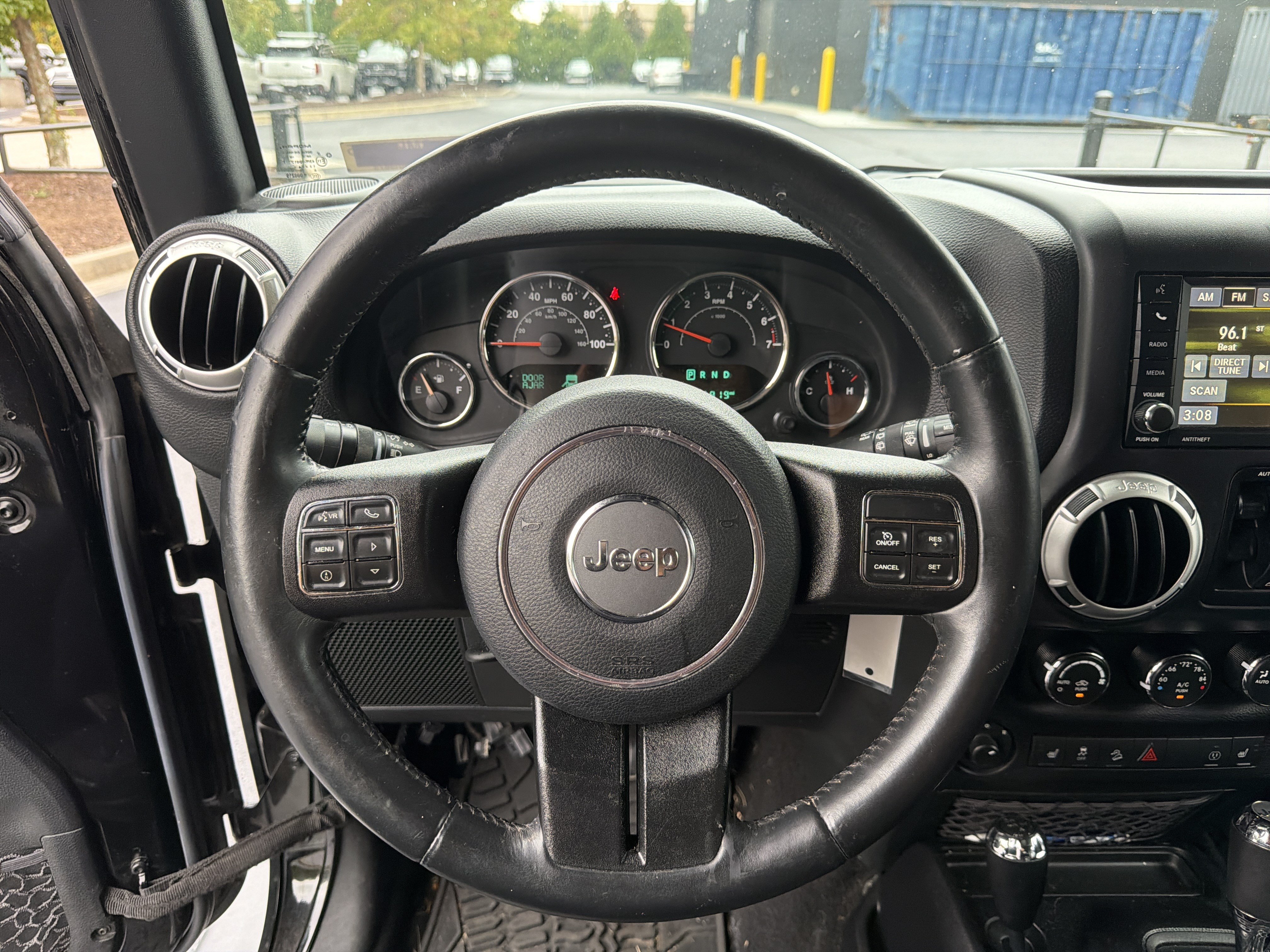 Used 2016 Jeep Wrangler Unlimited Sahara w/ Connectivity Group AWD/4WD image 16