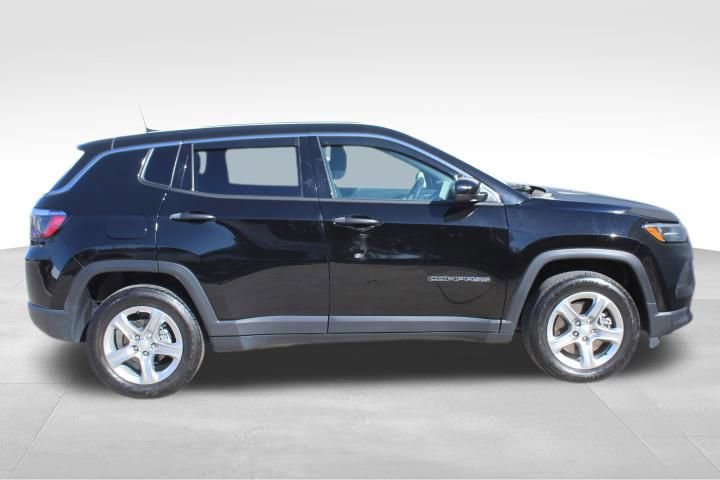 Used 2024 Jeep Compass Sport image 5