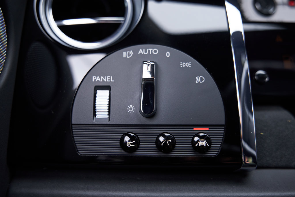 Used 2015 Rolls-Royce Wraith RWD image 54
