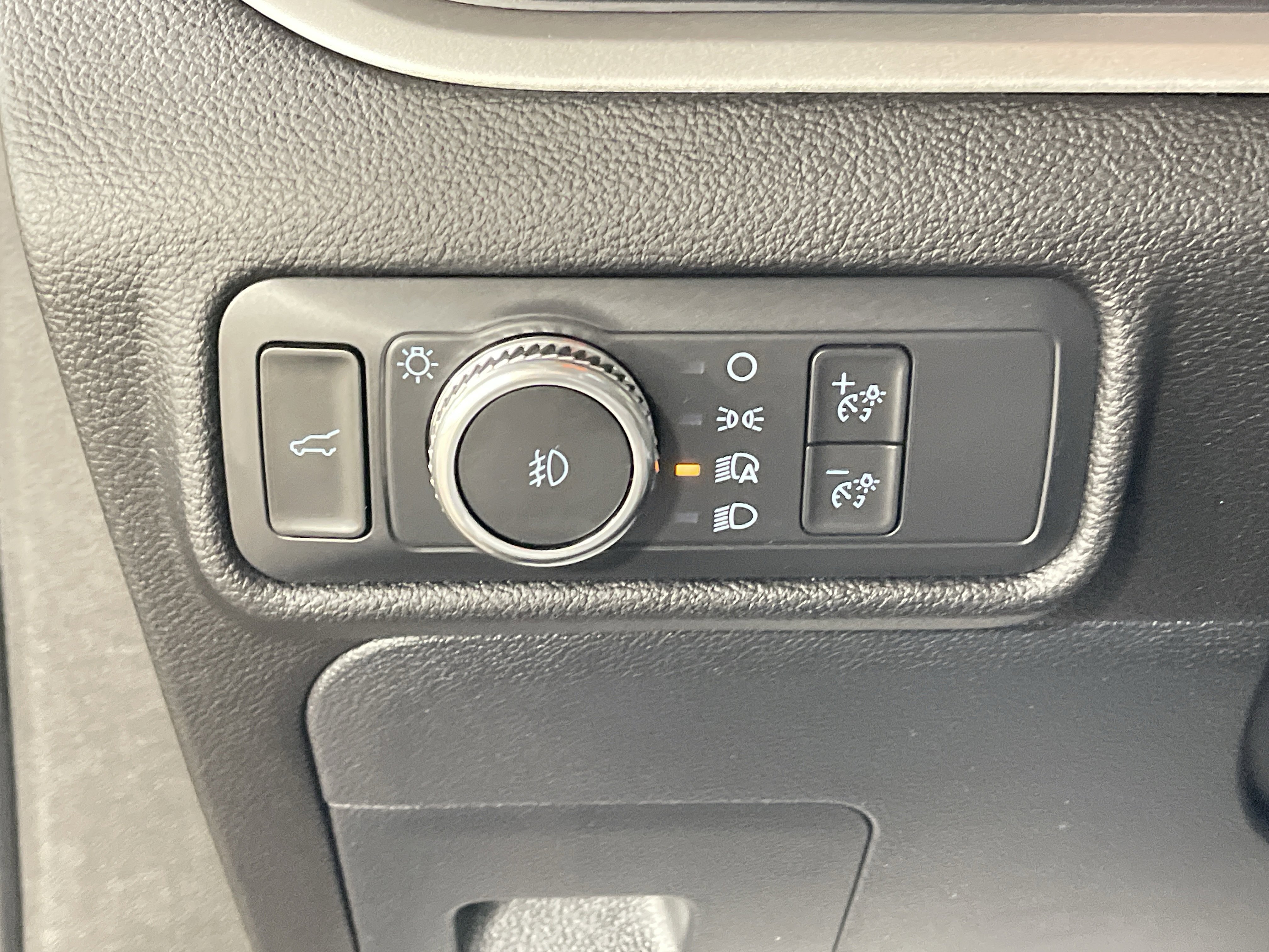 Used 2022 Ford Explorer XLT w/ Equipment Group 202A image 21