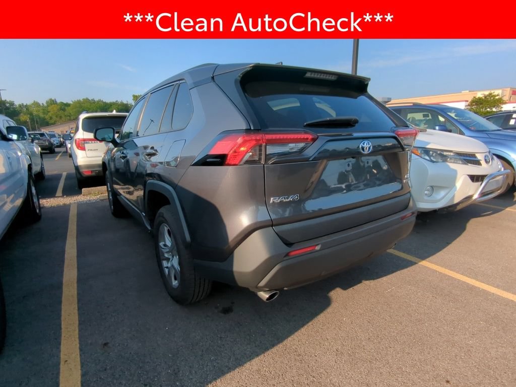 Used 2022 Toyota RAV4 XLE w/ XLE Grade Weather Package AWD/4WD image 4