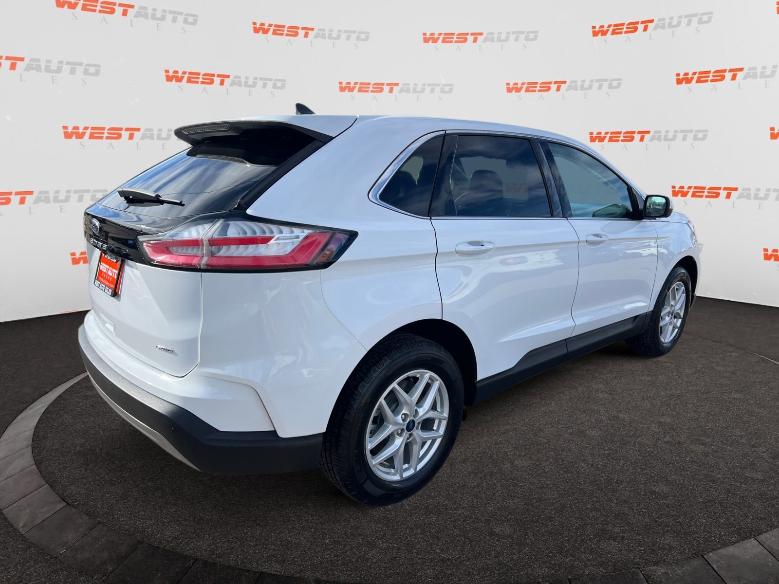 Used 2022 Ford Edge SEL w/ Convenience Package AWD/4WD image 5