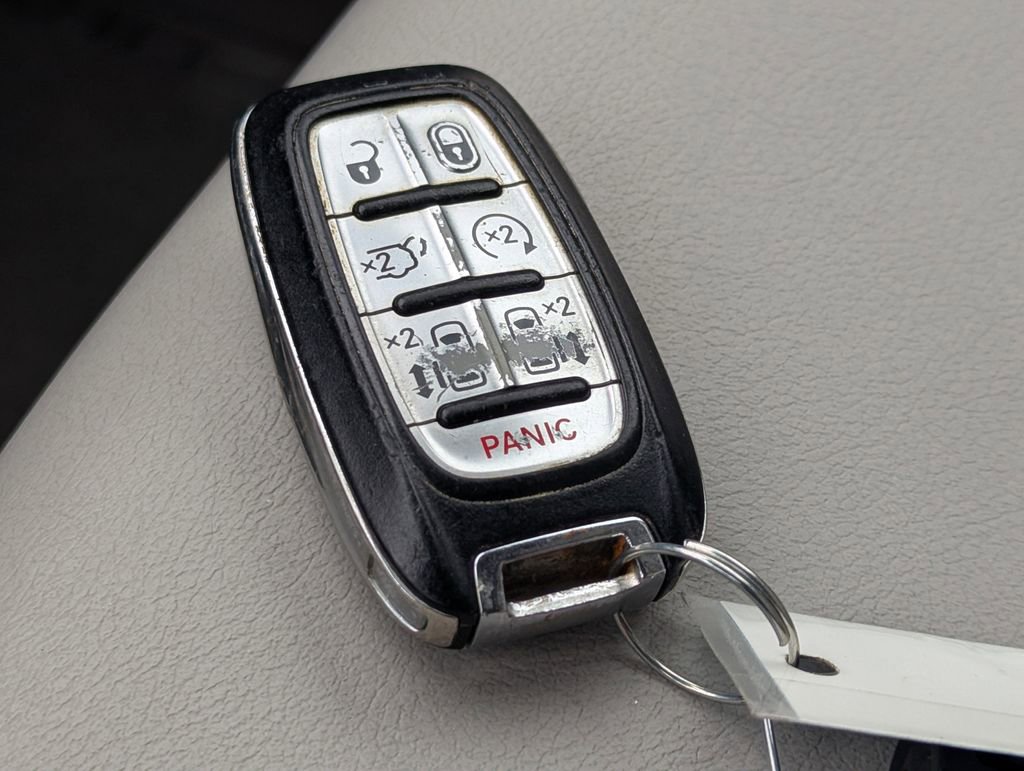 Used 2018 Chrysler Pacifica Touring-L image 24