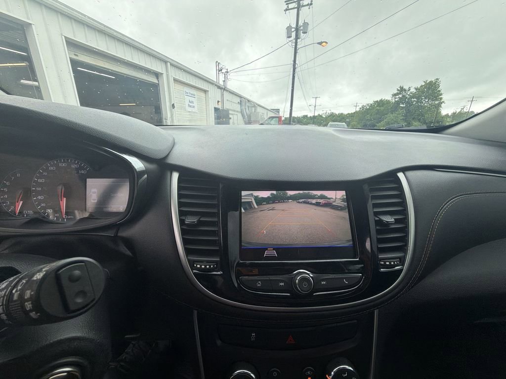 Used 2021 Chevrolet Trax LS AWD/4WD image 17