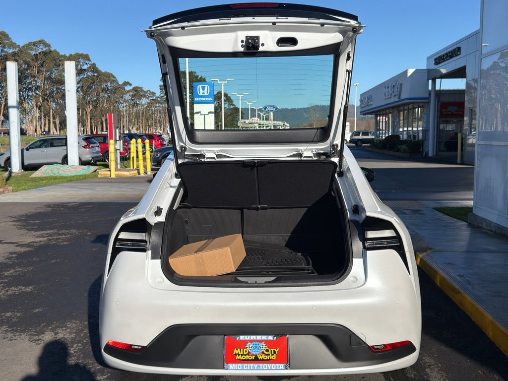 Used 2020 Toyota Prius LE image 11