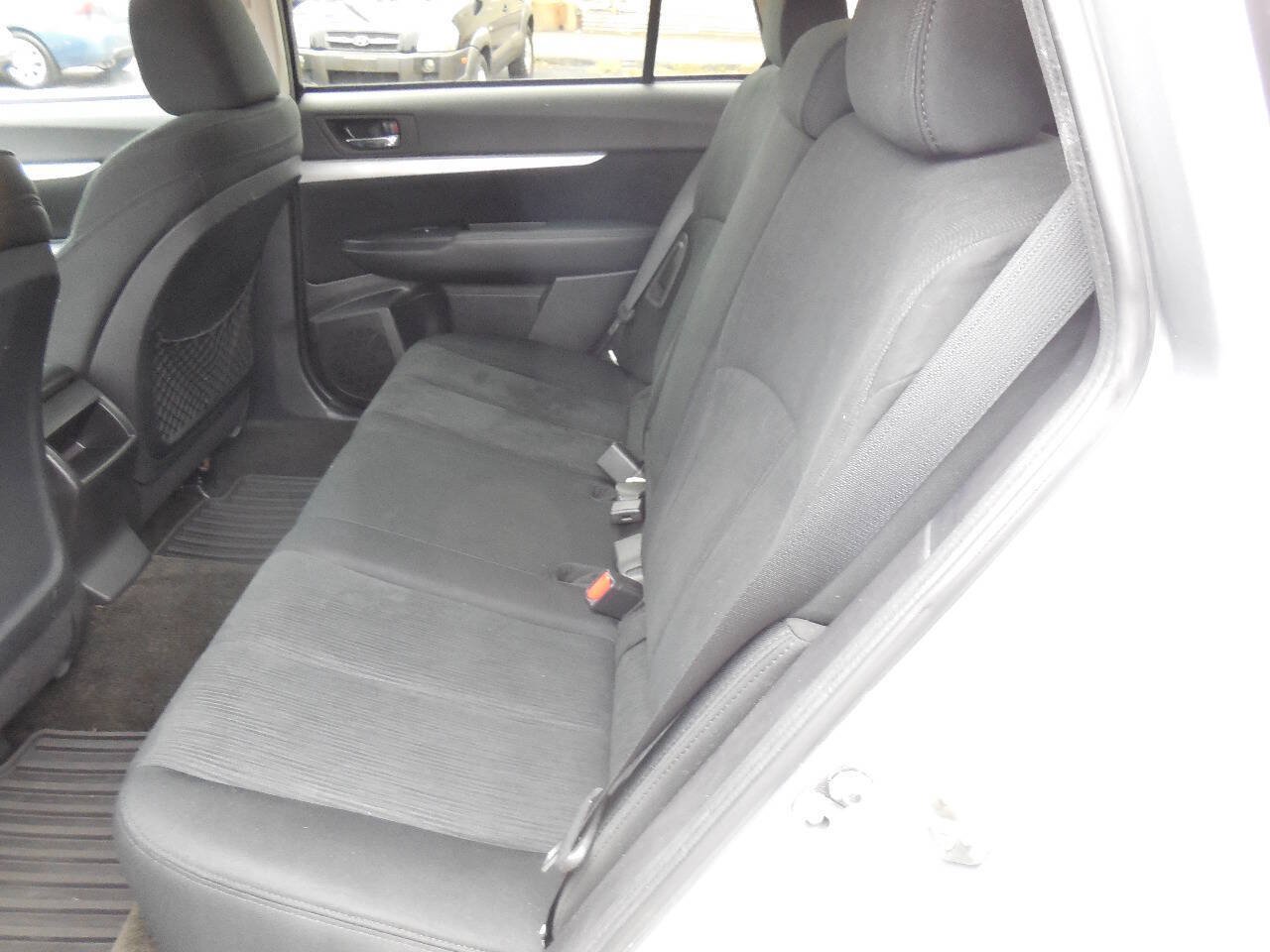 Used 2014 Subaru Outback 2.5i Premium AWD/4WD image 9