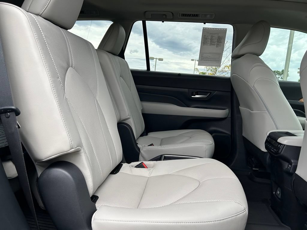 Used 2025 Toyota Grand Highlander AWD Hybrid image 26