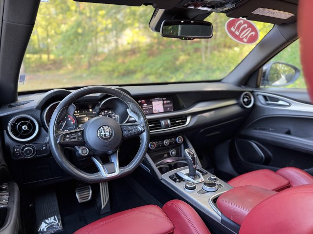 Used 2022 Alfa Romeo Stelvio Veloce AWD/4WD image 23
