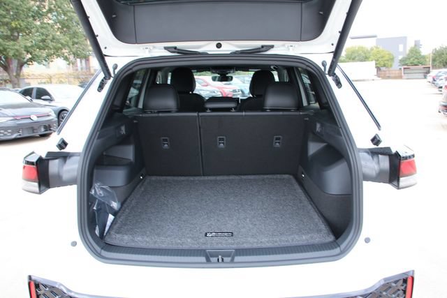 New 2026 Volkswagen Tiguan SE R-Line FWD image 30
